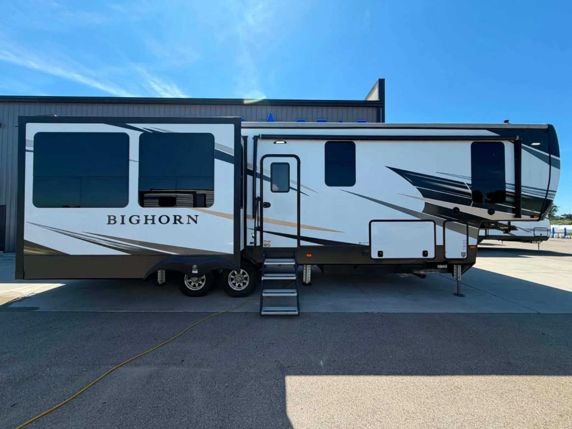 2021 Heartland Bighorn 3375SS - Photo 2