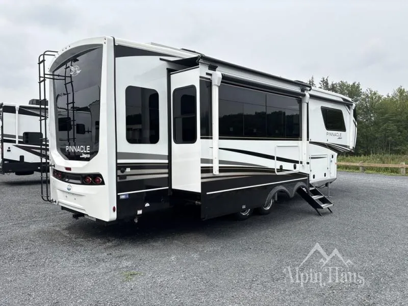 2026 Jayco Pinnacle 32RLTS - Photo 3