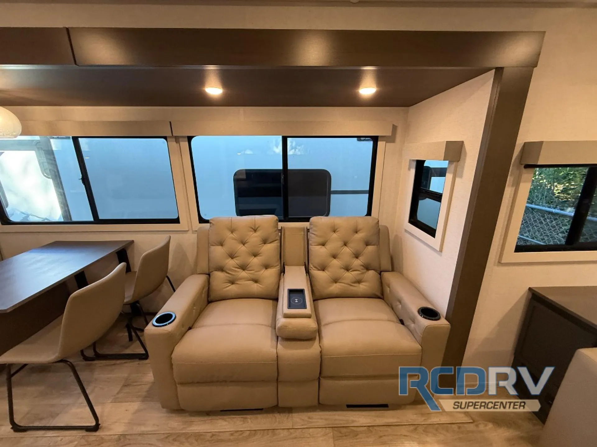 2027 Forest River Grand Surveyor 305RLBS — Photo 7