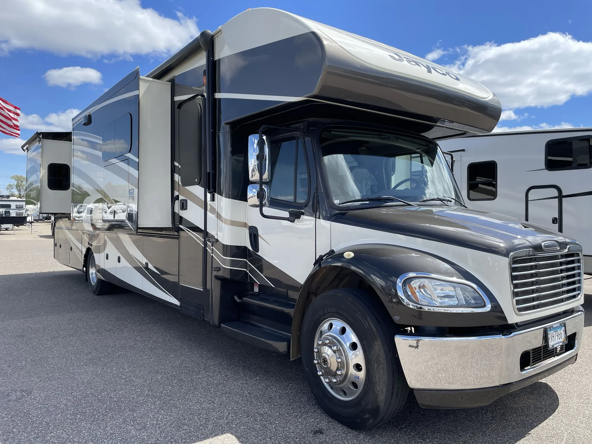 2016 Jayco Seneca 37TS - Photo 2