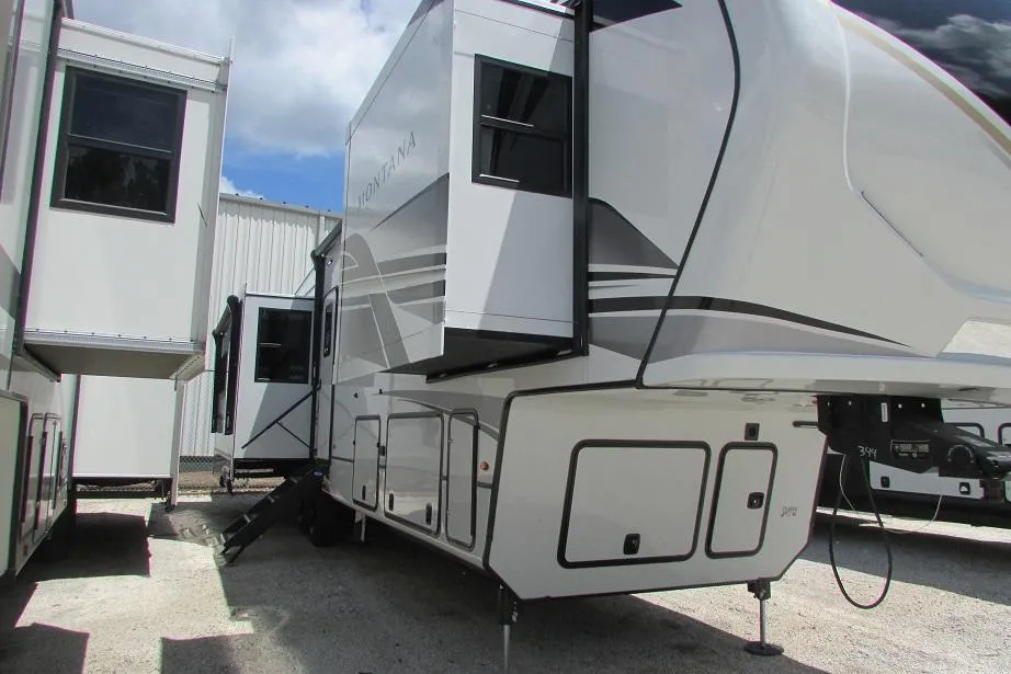 2025 Keystone Montana 3781RL - Photo 3