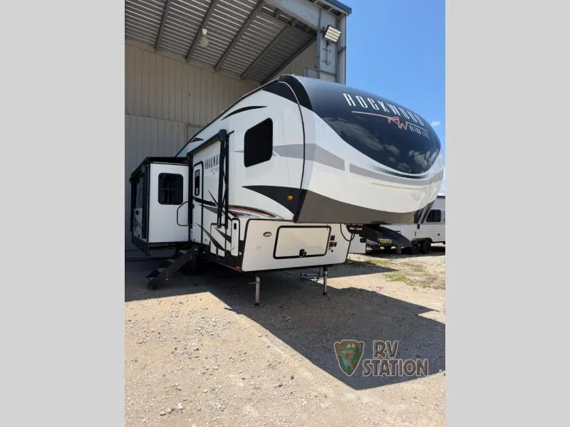 2022 Forest River Rockwood Ultra Lite 2883WS - Photo 2
