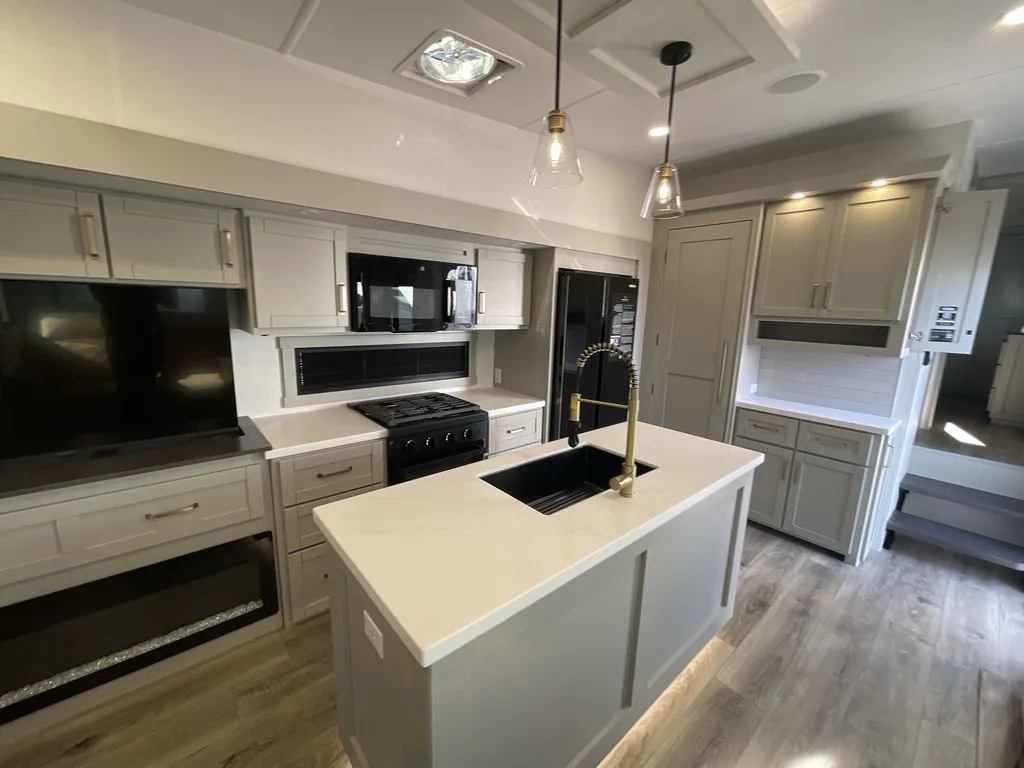 2026 Brinkley Model Z 3515, Photos photo 18
