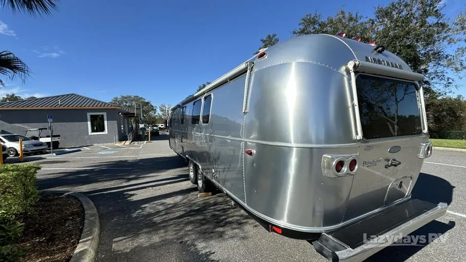 2019 Airstream Classic 30RB - Photo 4