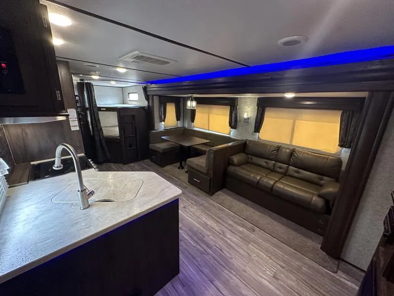 2019 Forest River Cherokee Alpha Wolf 26DBH-L, Photos photo 15