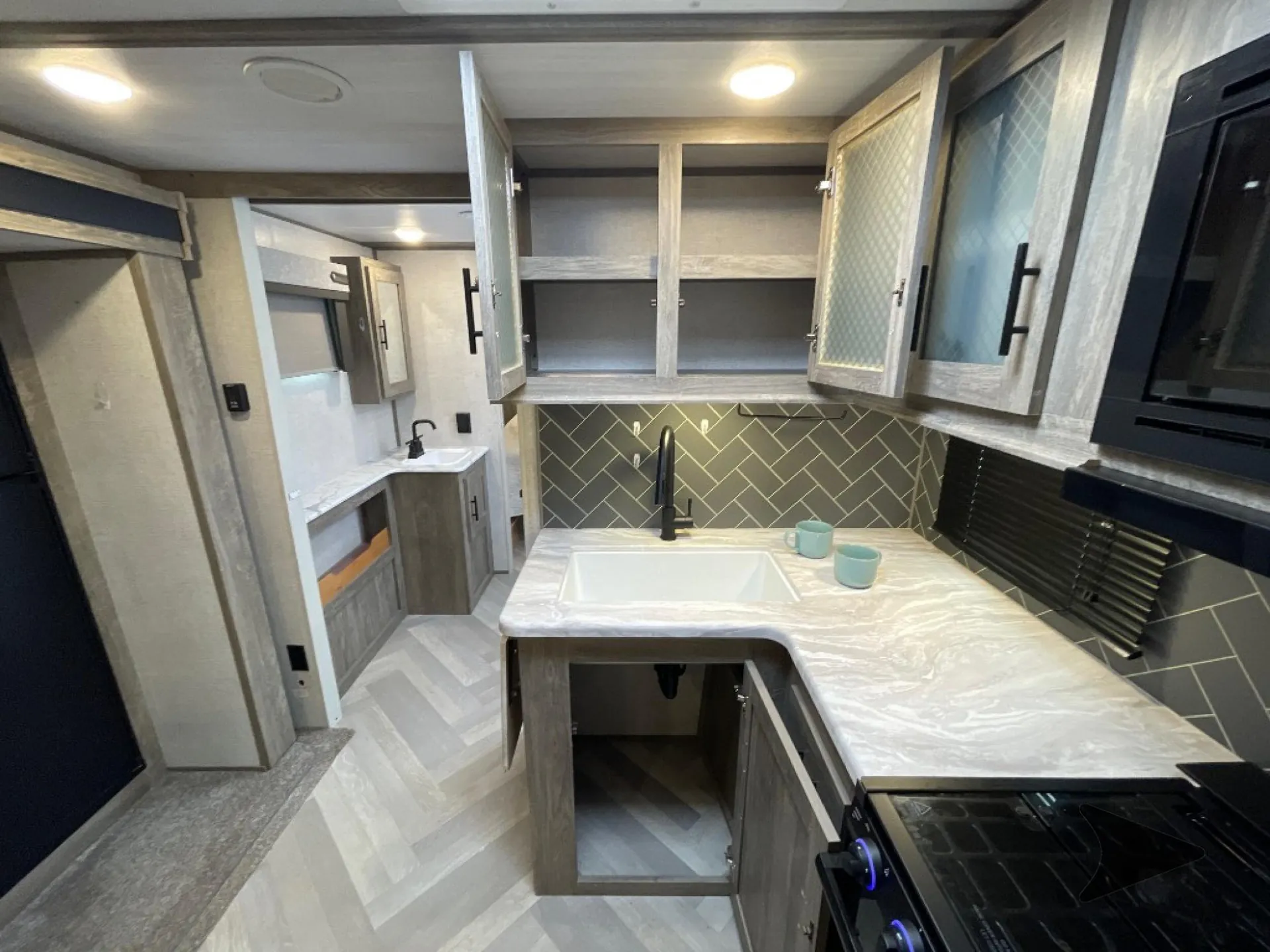 2021 Forest River Salem Hemisphere Hyper-Lyte 24RLHL dealer photo 5 from Bish's RV