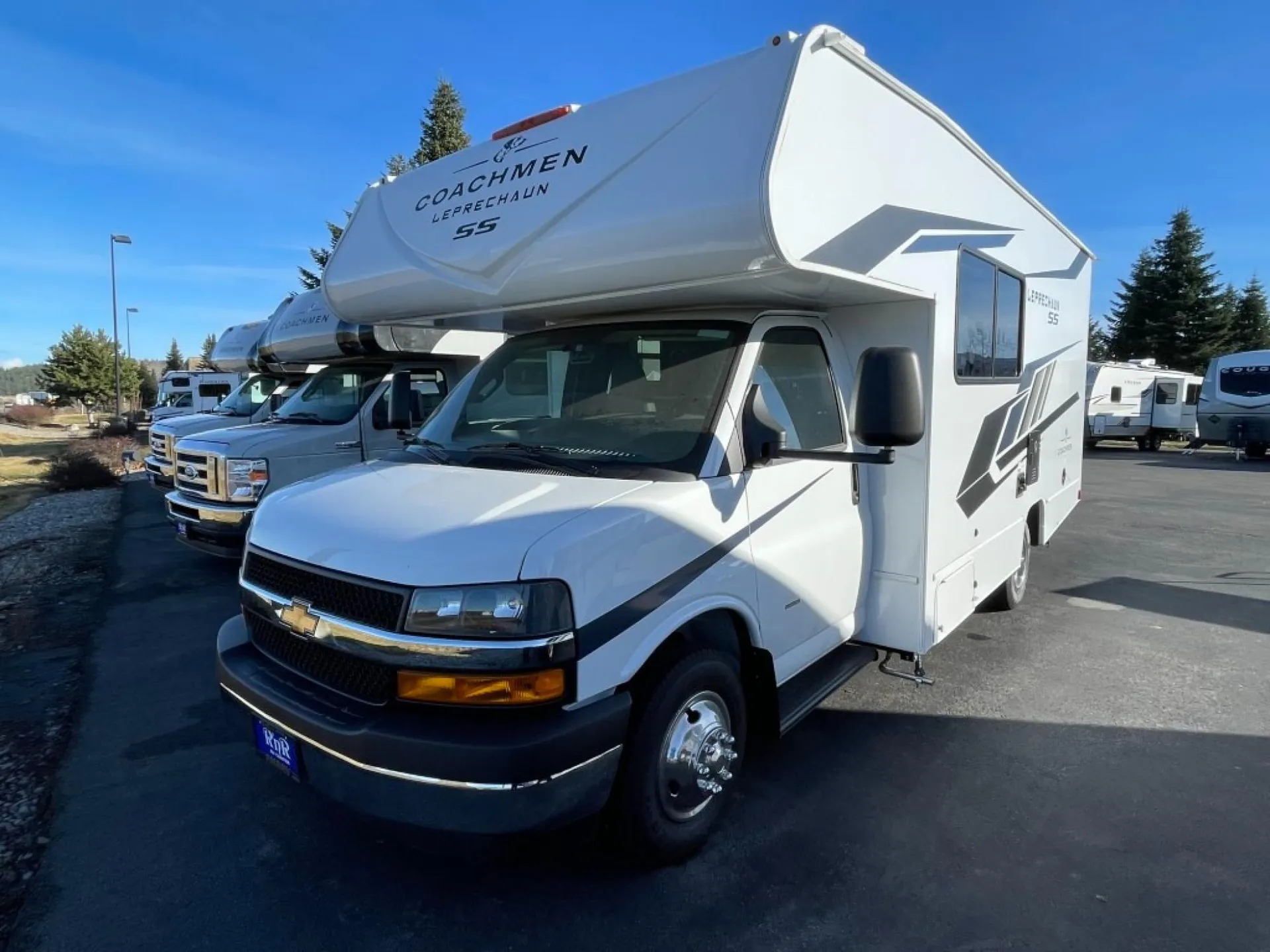 2026 Coachmen Leprechaun 210QSS CHEVY 3500 - Photo 3