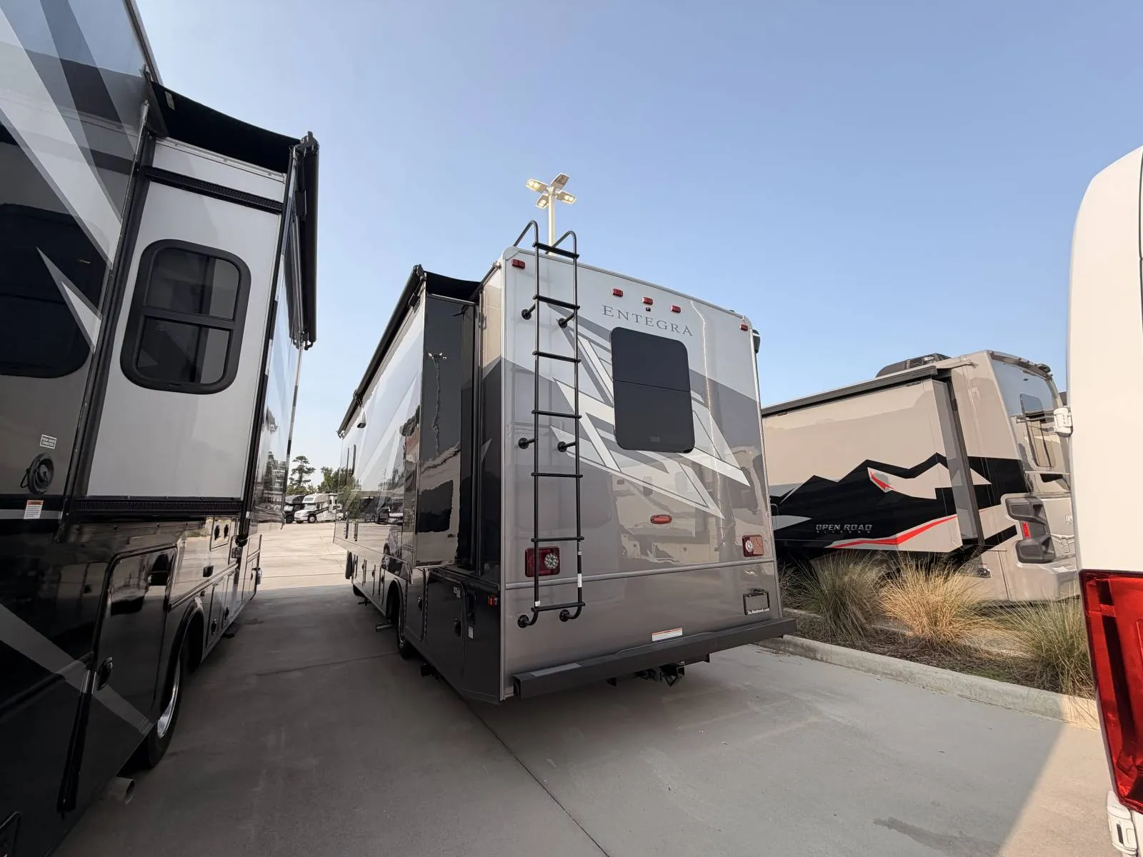 2027 Entegra Coach Vision 29S - Photo 3