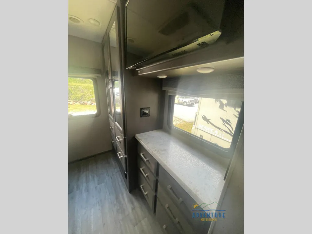 2024 Thor Motor Coach Magnitude Super C XG32, Photos photo 19