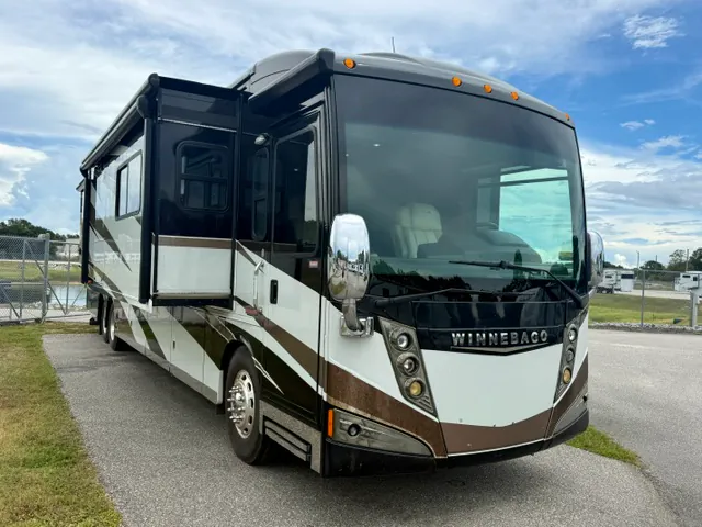 2013 Winnebago Tour 42QD - Photo 2