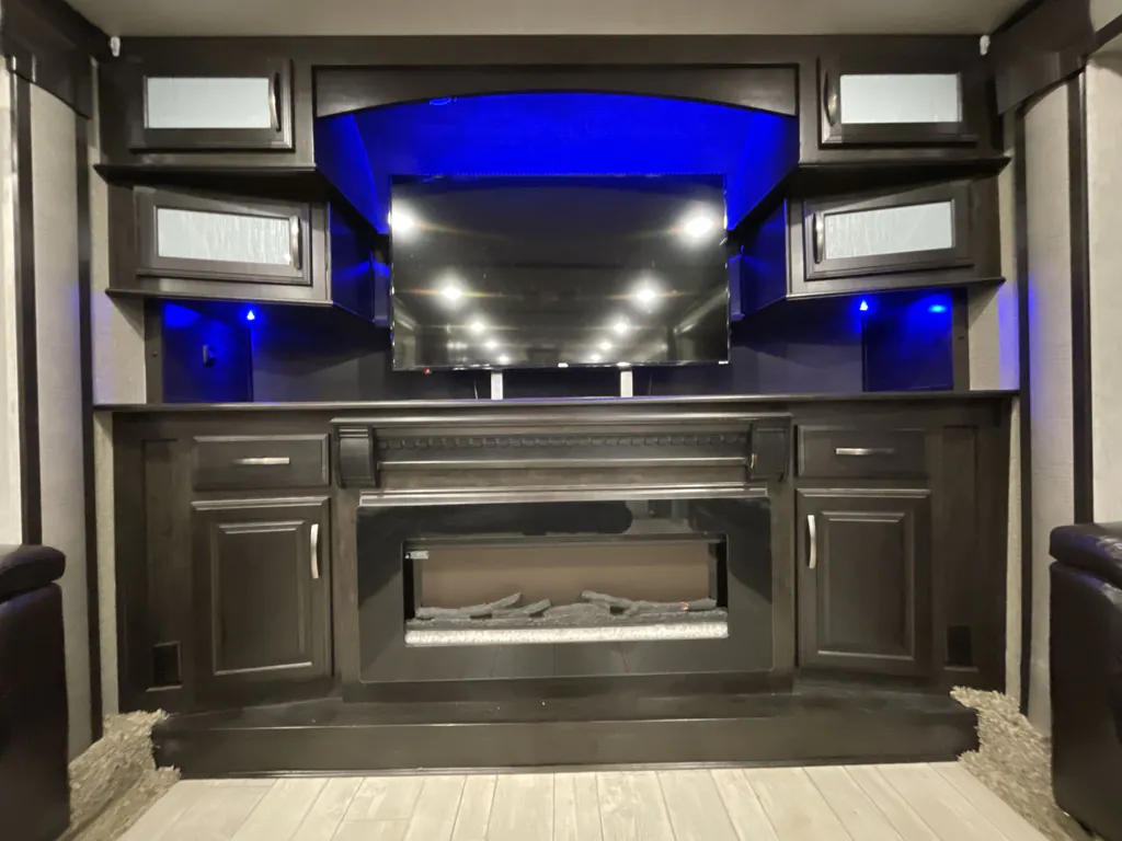 2018 Grand Design Momentum 376TH, Photos photo 14