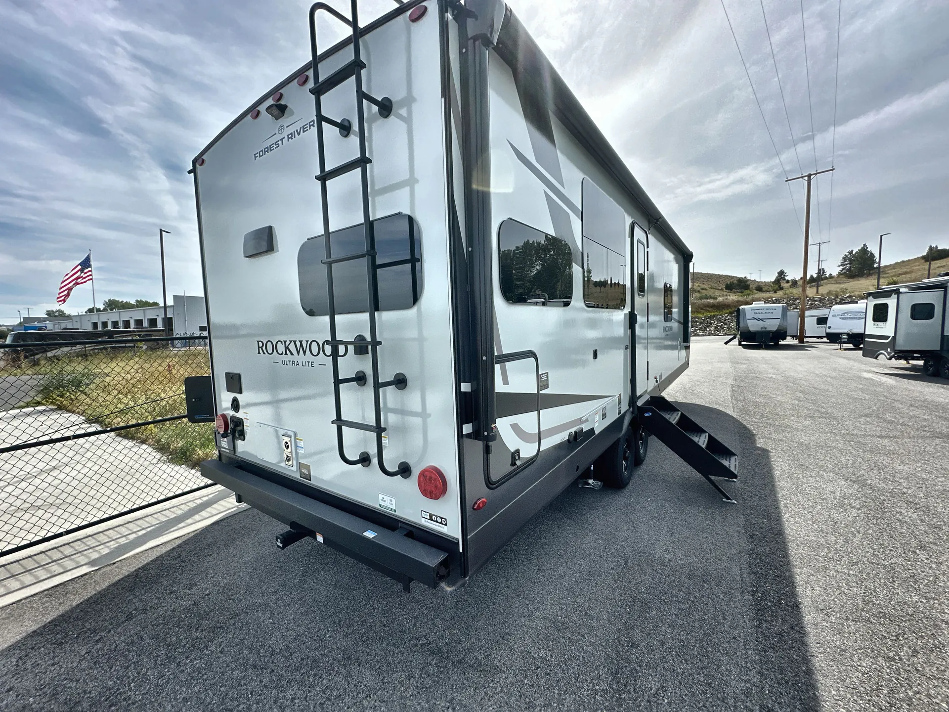 2027 Forest River Rockwood Ultra Lite 2711RK — off campside