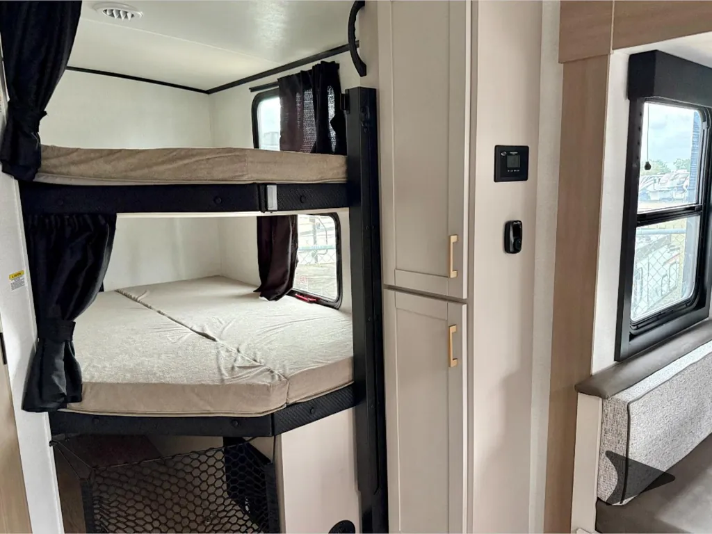 2027 Jayco Jay Feather 29BHB, Photos photo 20