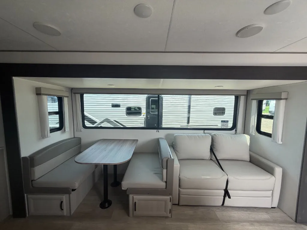 2027 Coachmen Catalina Legacy Edition 333DBDSCK, Photos photo 20