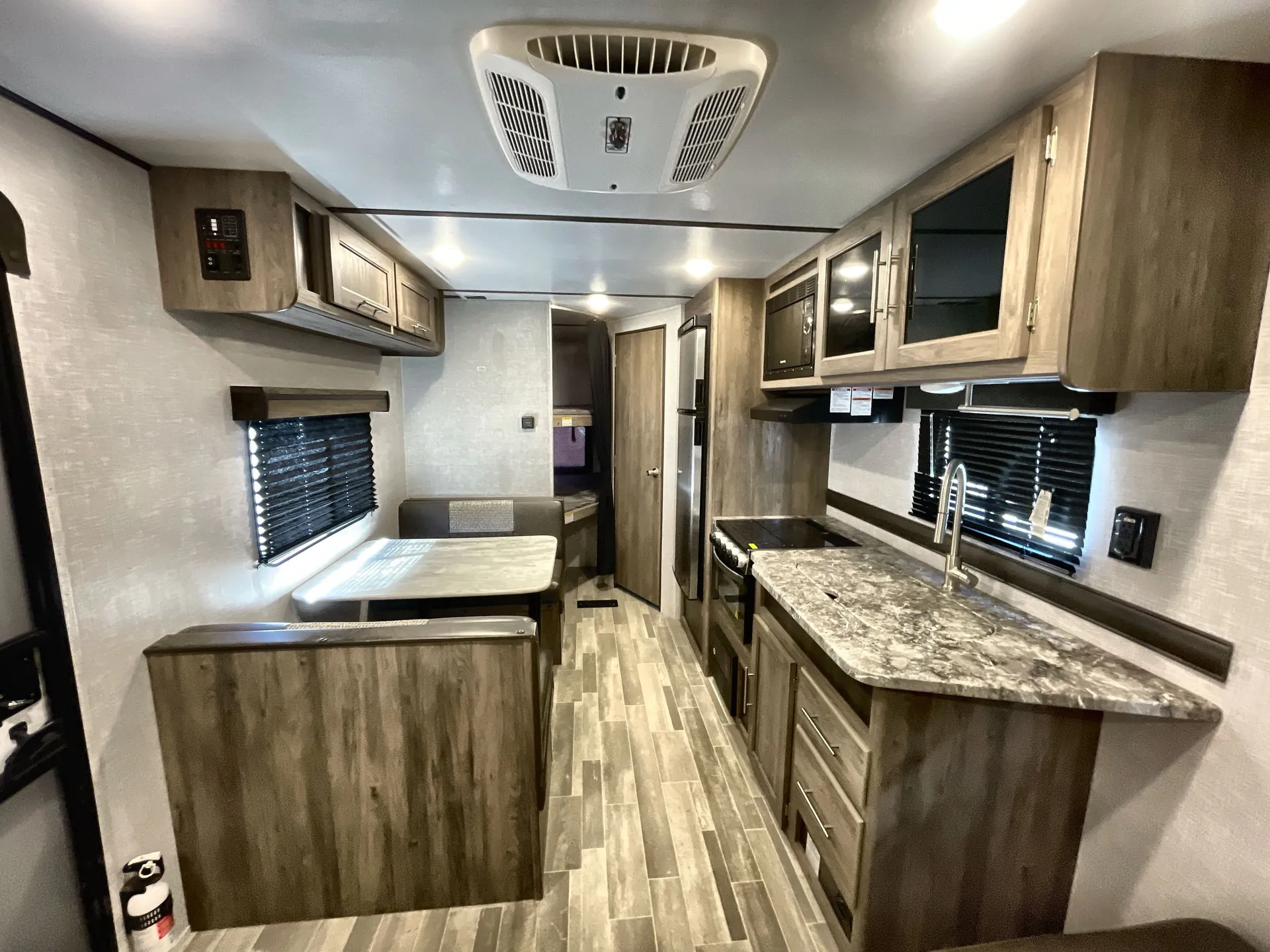 2021 CrossRoads Zinger 252BH — living area main