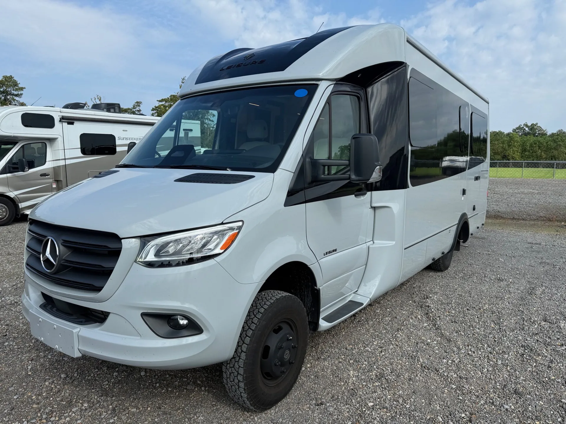 2026 Leisure Travel Unity U24TBX - Photo 3