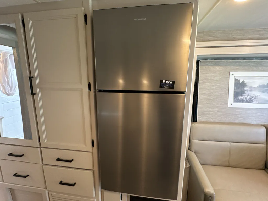 2023 Thor Motor Coach Vegas 24.3, Photos photo 8