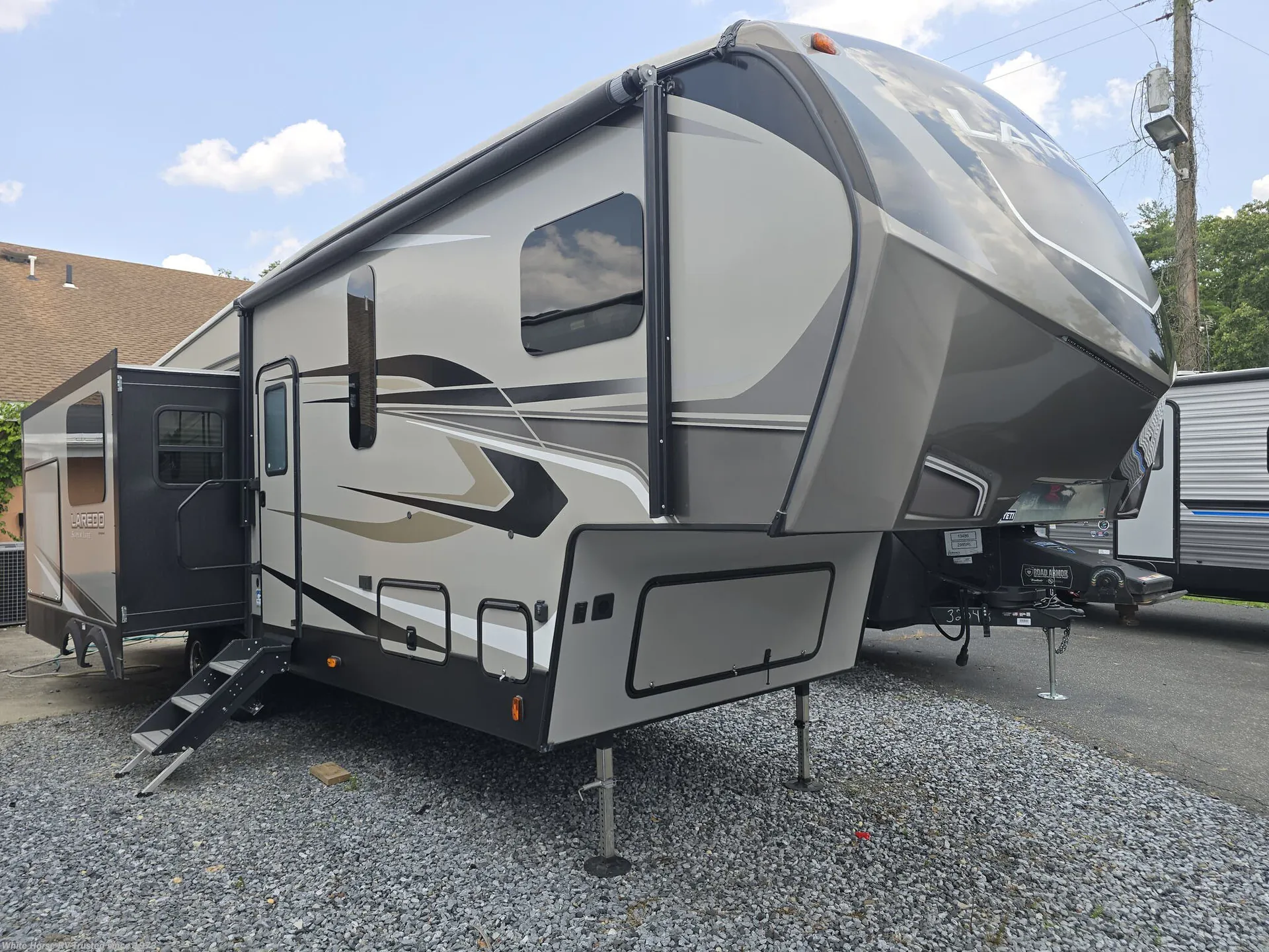 2020 Keystone Laredo 298SRL - Photo 2