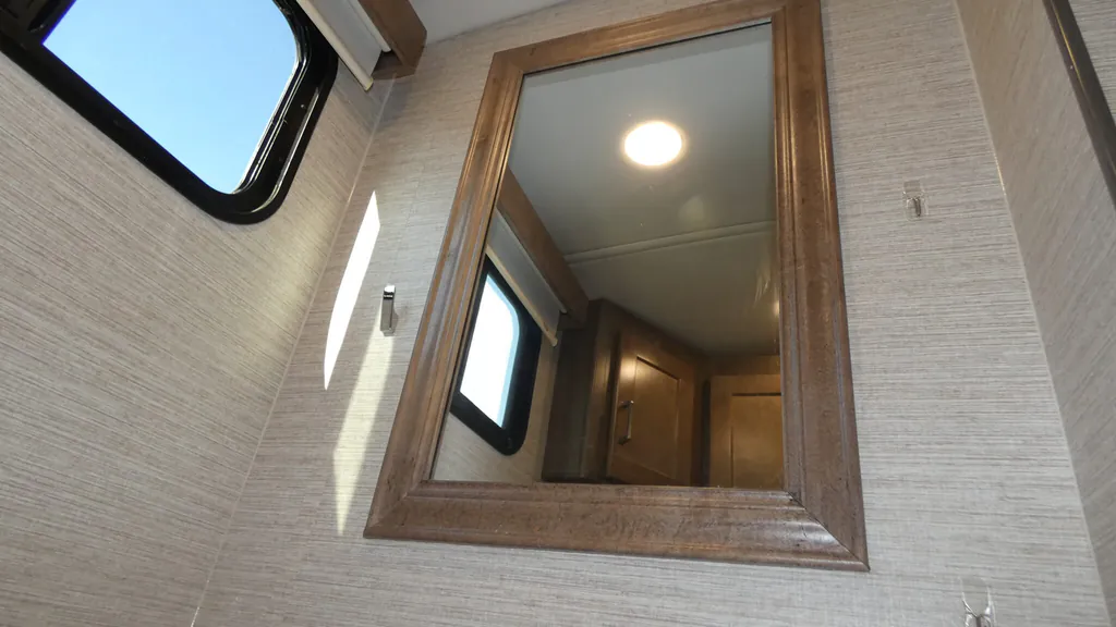 2022 Winnebago Vista 32M, Photos photo 23
