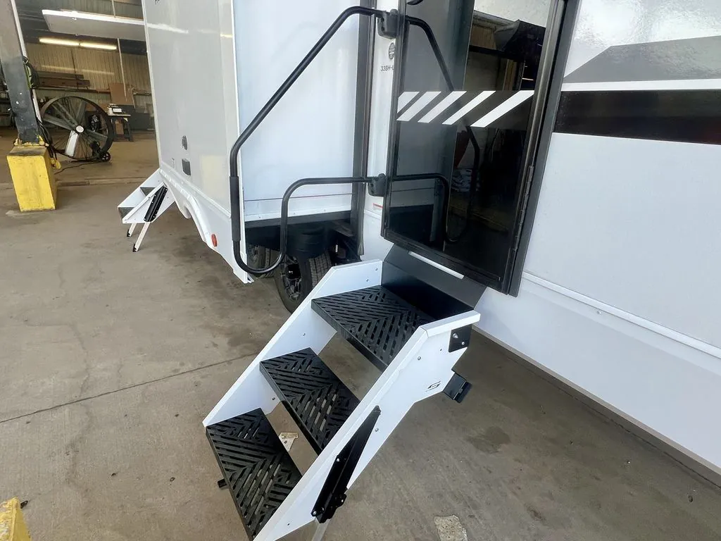 2026 Forest River Cherokee Alpha Wolf 33BH, Photos photo 11