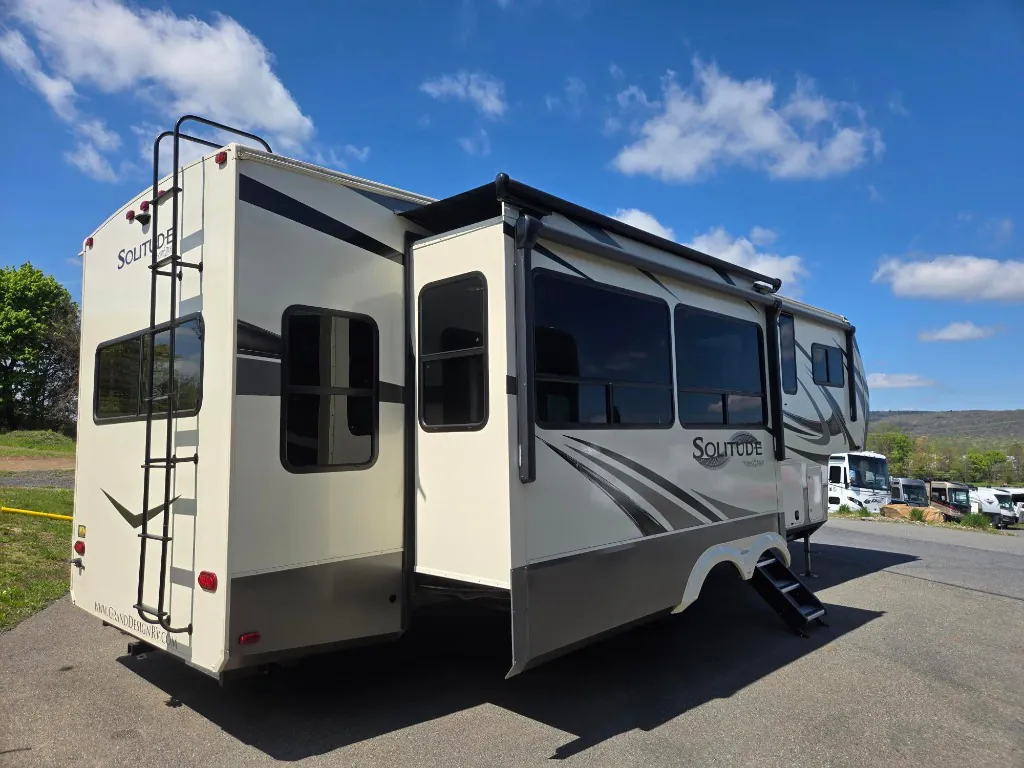 2020 Grand Design Solitude 2930RL - Photo 4