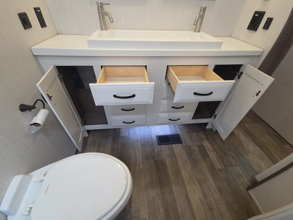 2021 Forest River Cedar Creek Champagne Edition 38EL, Photos photo 57