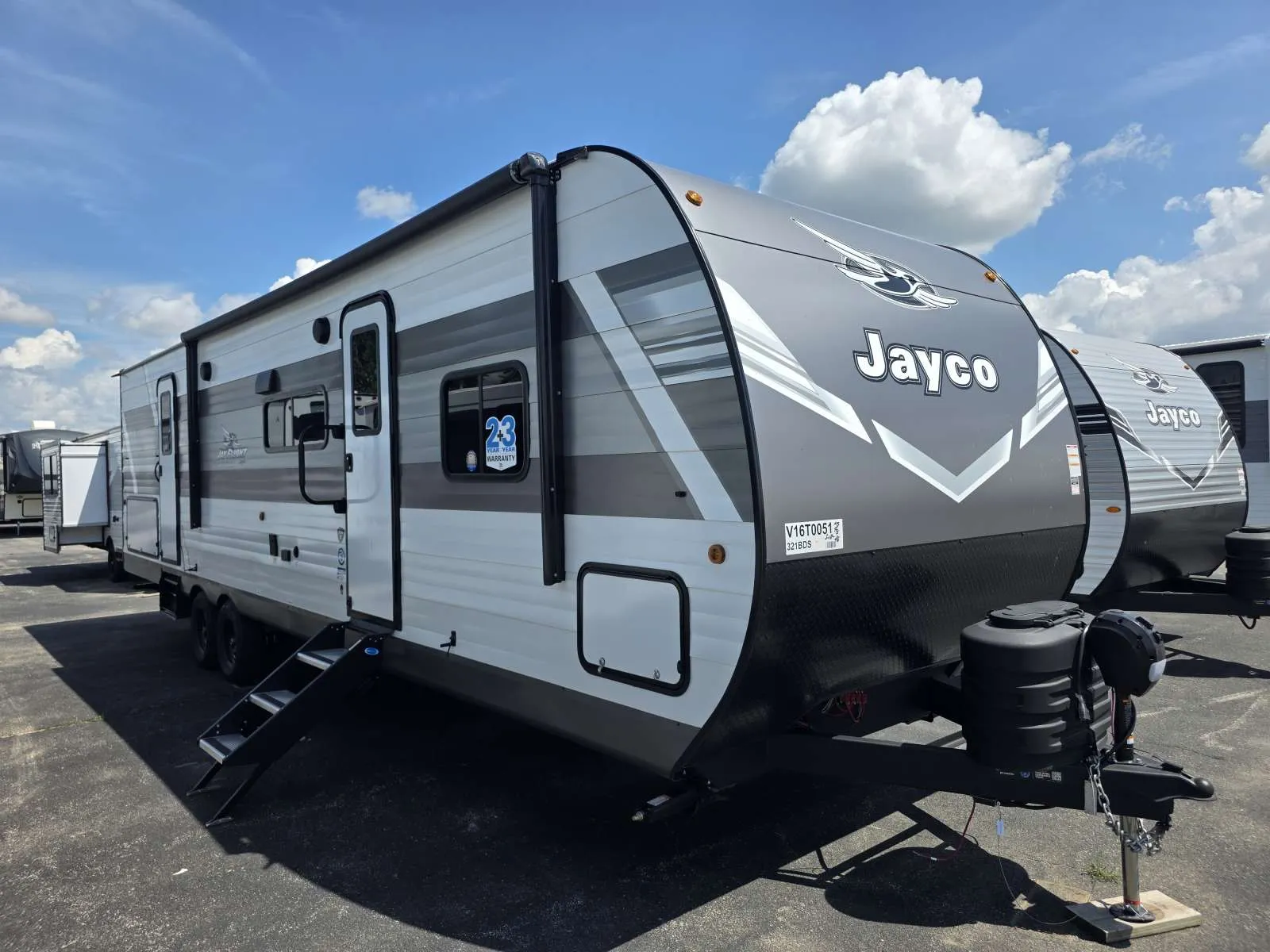 2027 Jayco Jay Flight SLX 321BDS - Photo 2