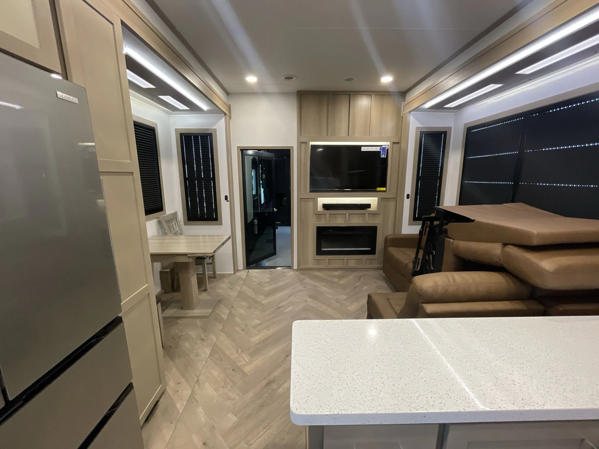 2026 Keystone Raptor 441 — front