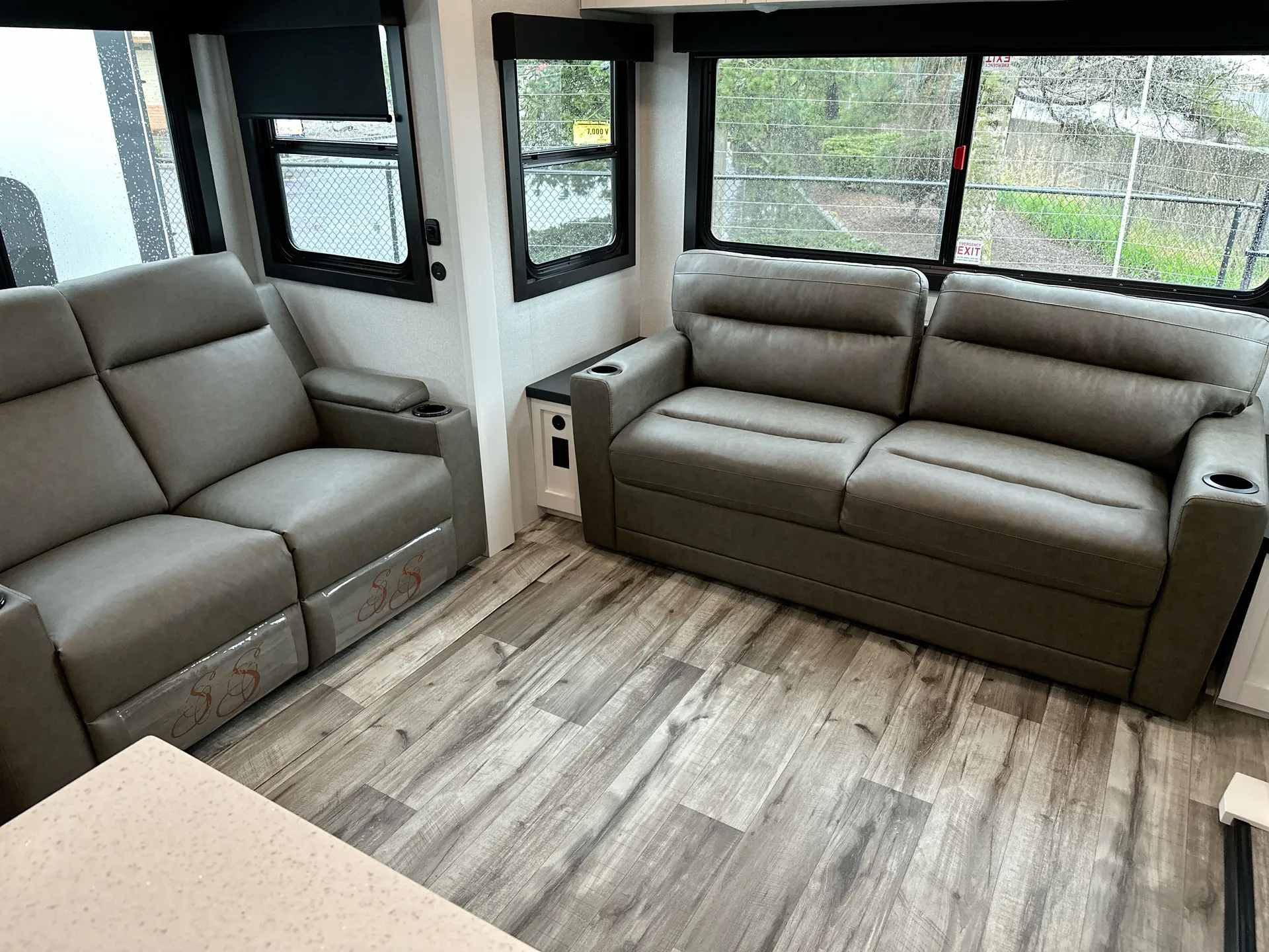 2026 highland ridge Roamer 29RLDS — living area main