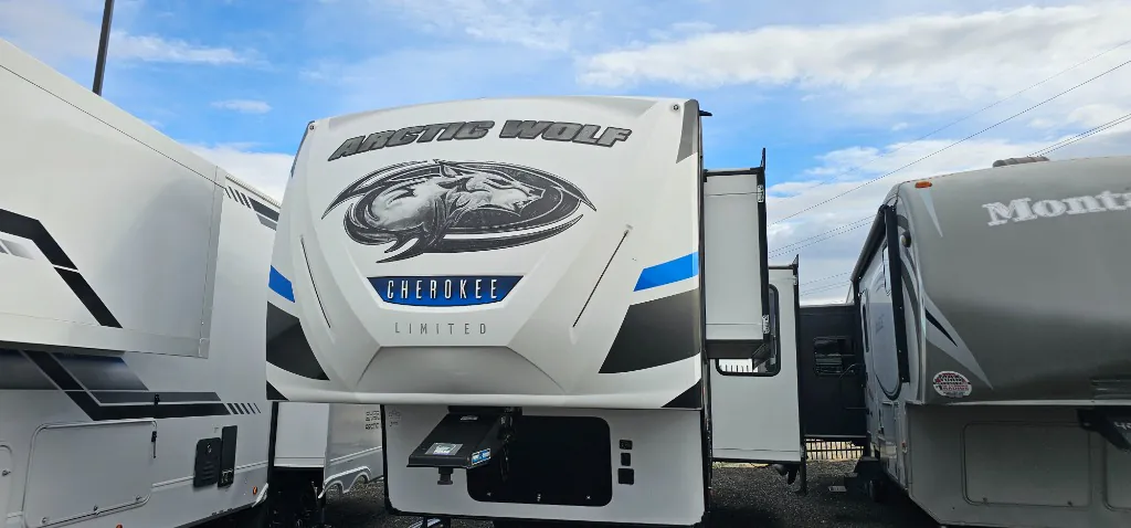 2018 Forest River Cherokee Arctic Wolf 265DBH8 - Photo 2