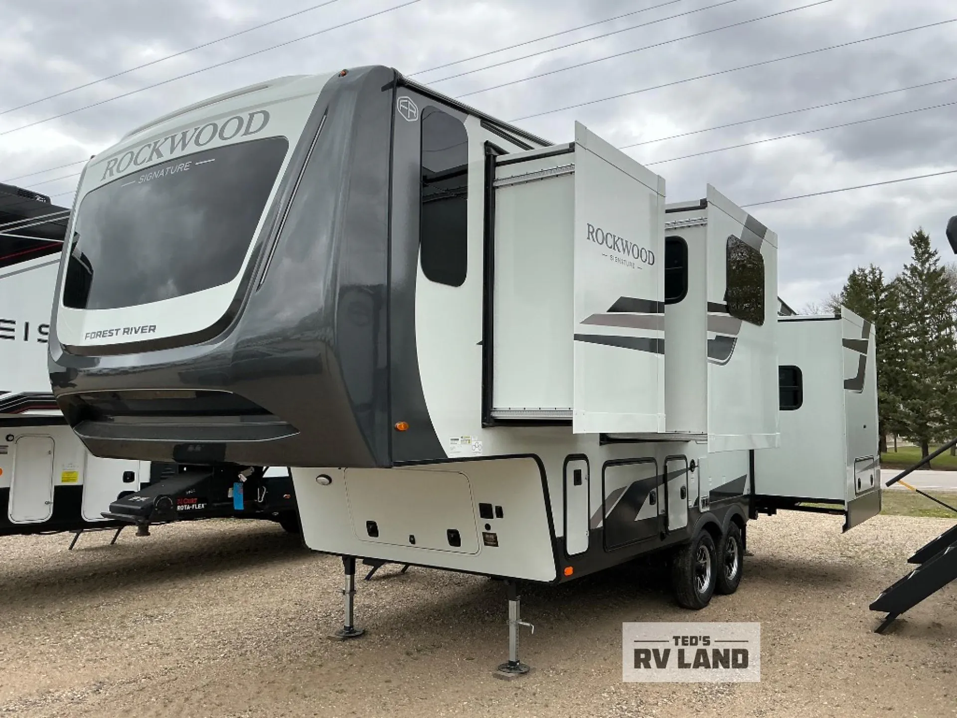 2026 Forest River Rockwood Signature 290SFK - Photo 4