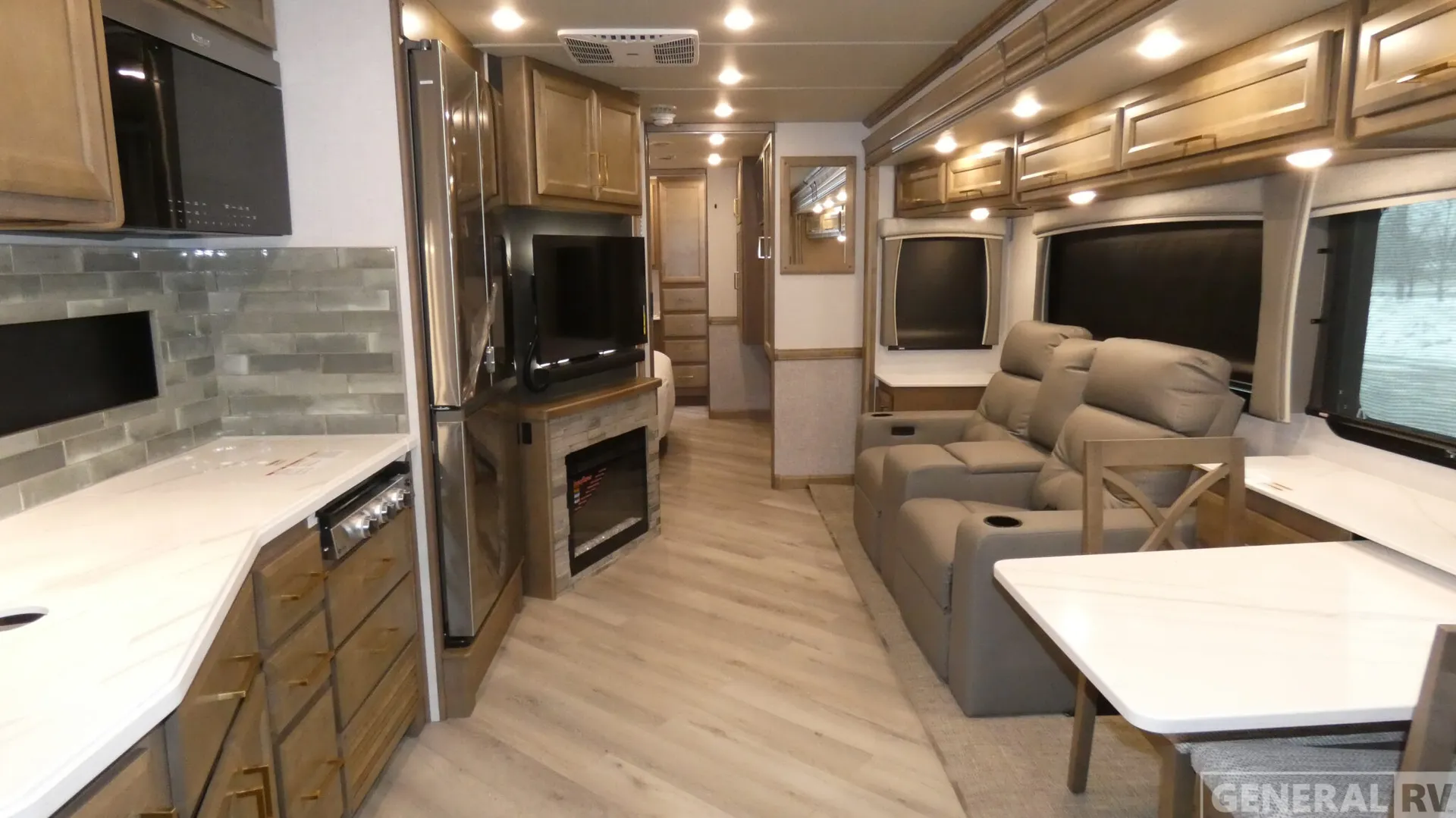 2026 Holiday Rambler Vacationer 35K - Photo 3