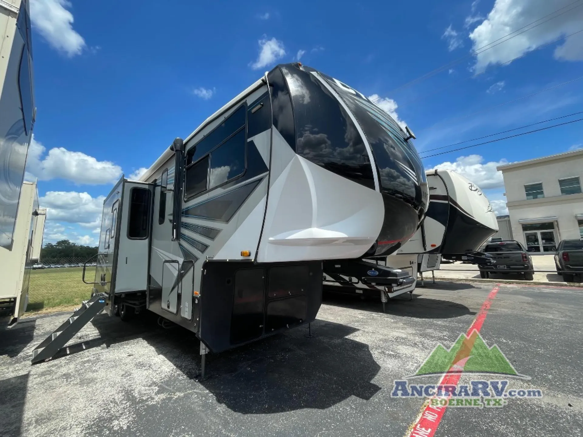 2021 Heartland Cyclone 3413 - Photo 2