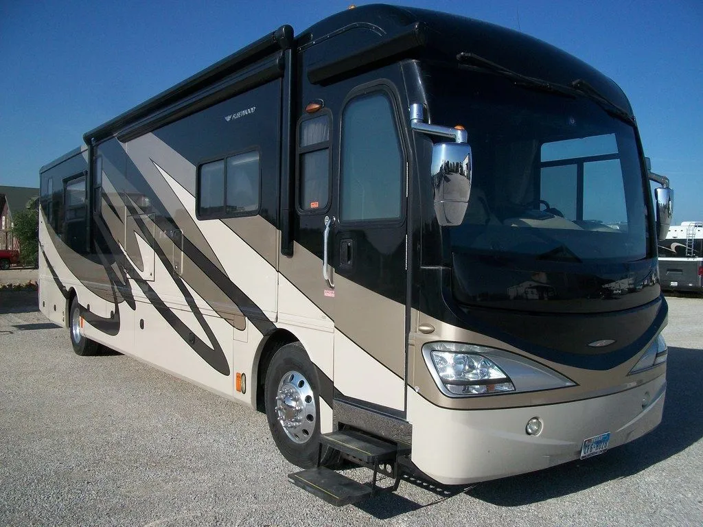 2009 Fleetwood Revolution LE 40E - Main photo