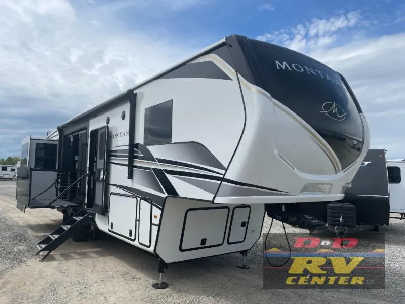2025 Keystone Montana 3532SP - Photo 2