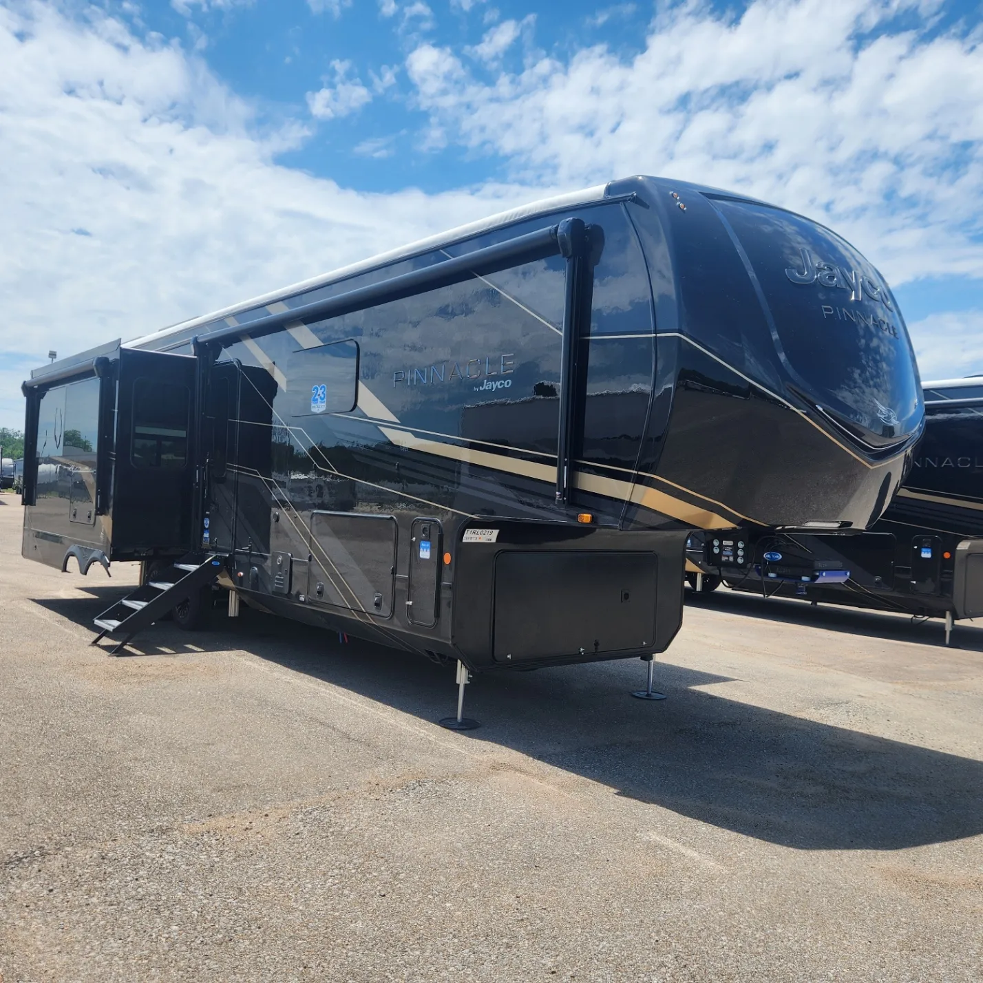 2026 Jayco Pinnacle 36FBTS - Photo 2