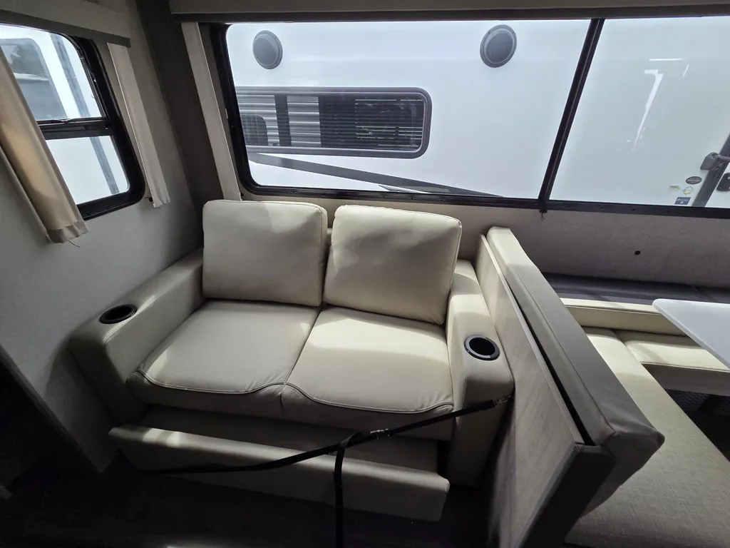 2026 Coachmen Catalina Legacy Edition 273DBHCK, Photos photo 24