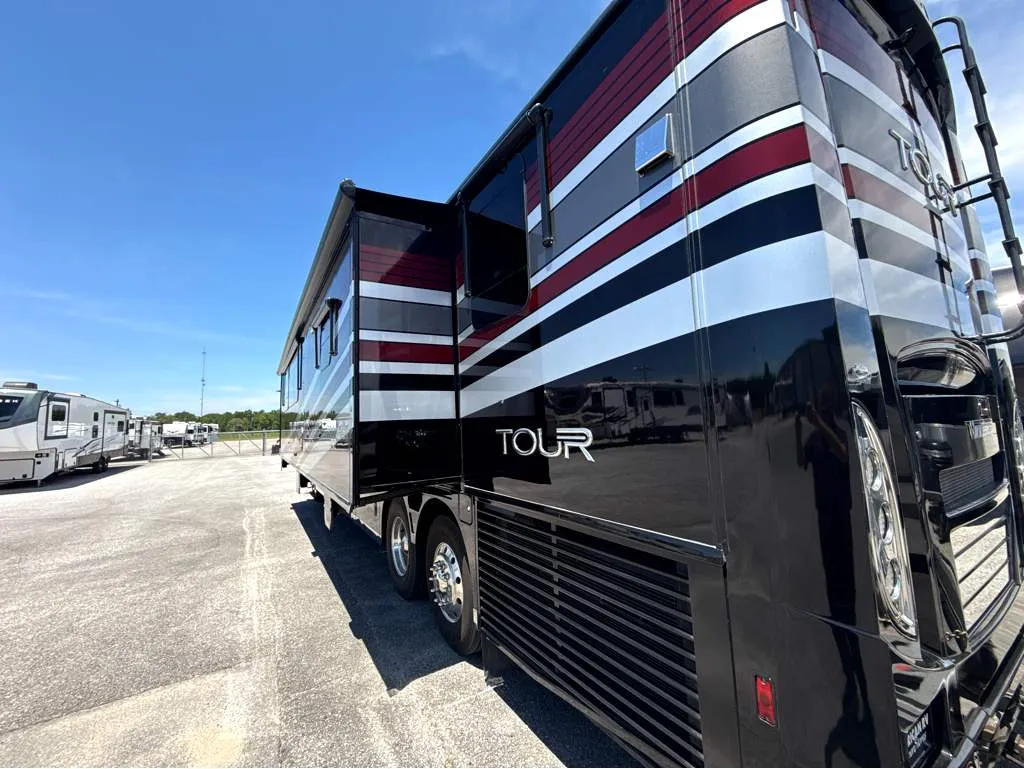 2017 Winnebago Tour 42QD - Photo 3
