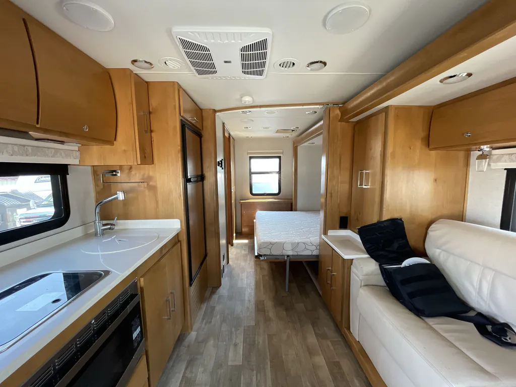 2019 Tiffin Wayfarer 24 FW, Photos photo 2