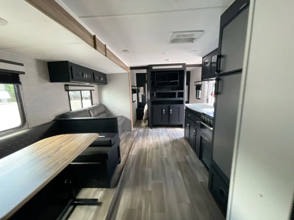 2023 Coachmen Freedom Express Select 29SE, Photos photo 4