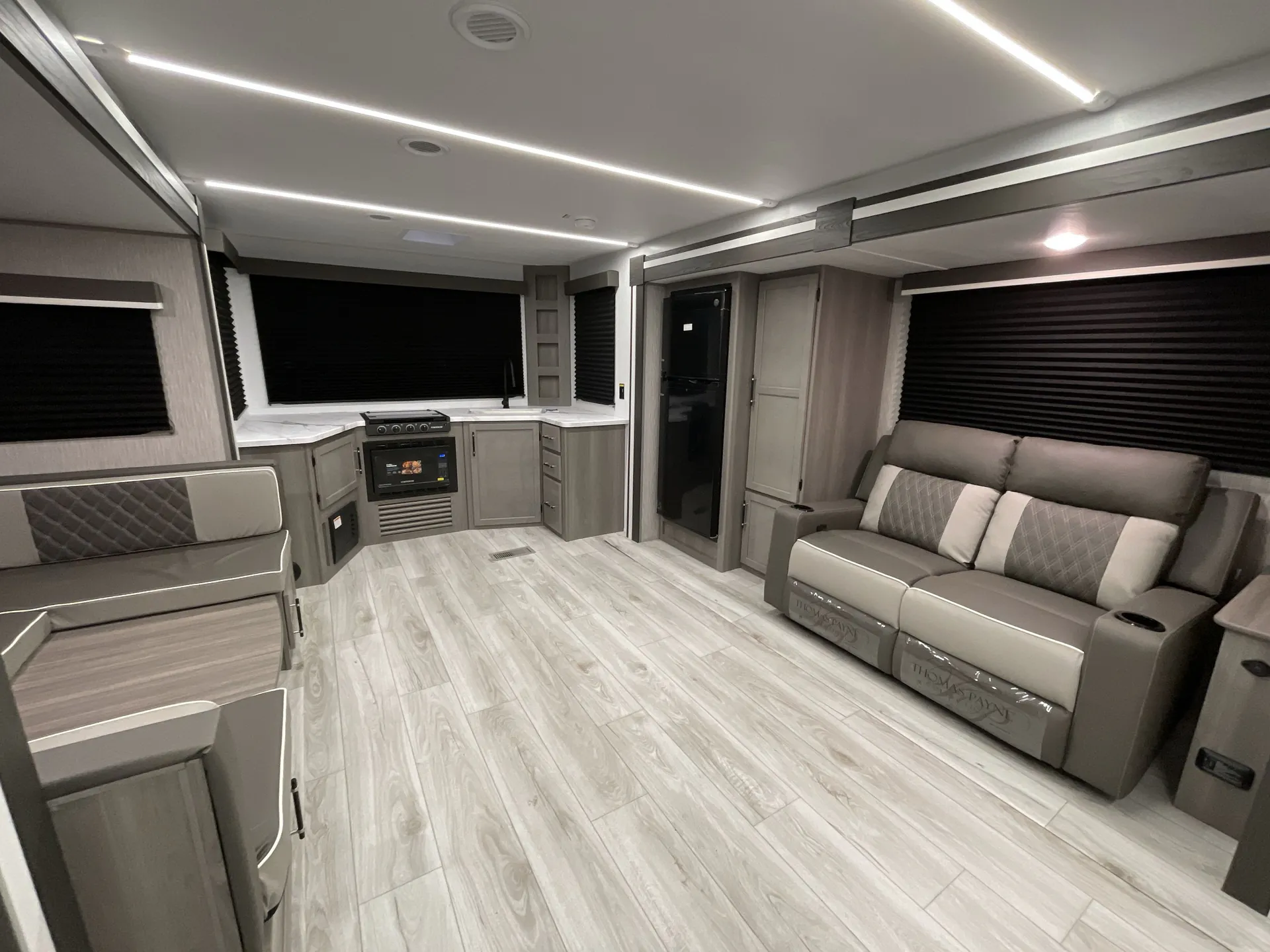 2025 Keystone Hideout East 28RKD — living area main