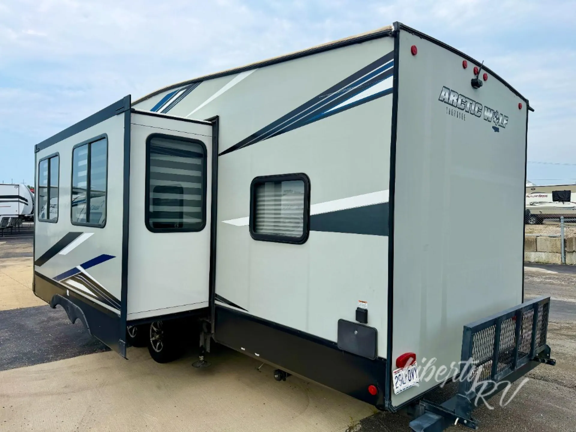 2021 Forest River Cherokee Arctic Wolf 287BH - Photo 4