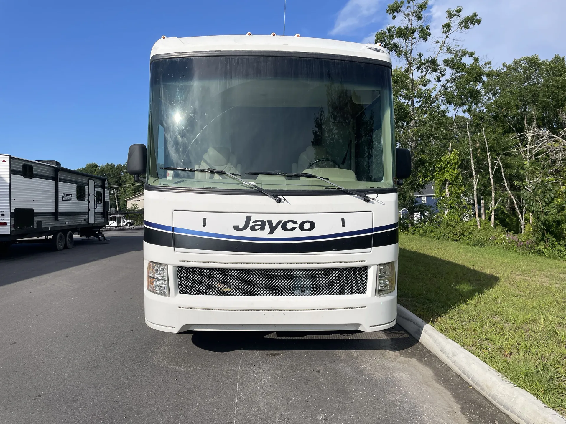 2017 Jayco Alante 32N — front
