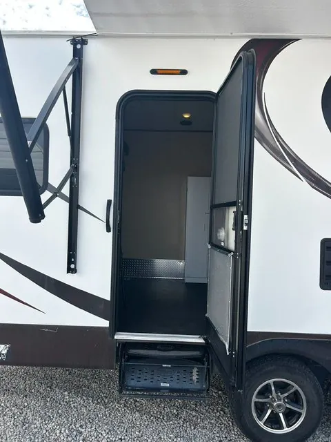2016 Forest River Vengeance 29V - Photo 4