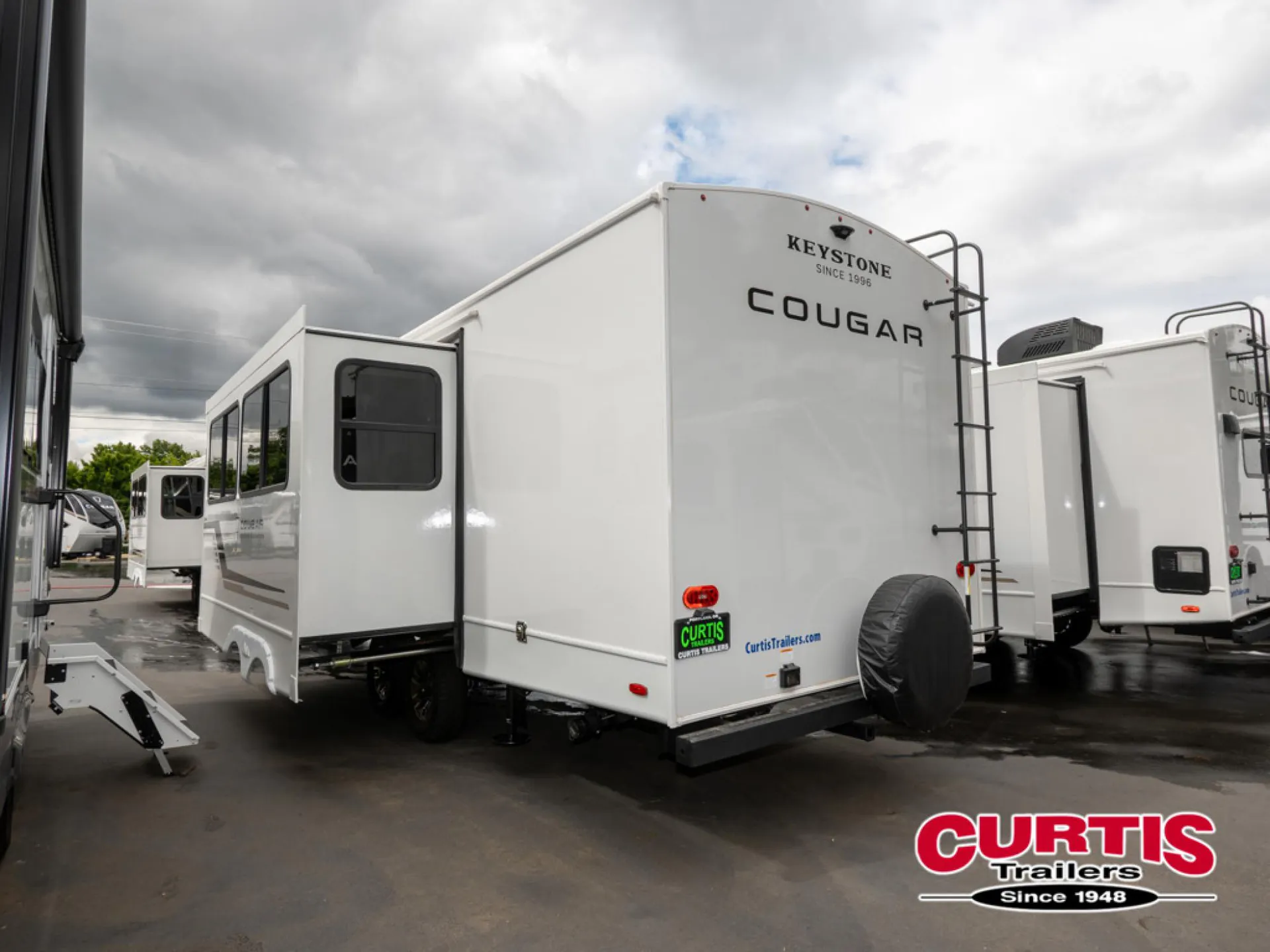 2026 Keystone Cougar Western Elevation 26LBWE dealer photo 2 from Curtis Trailers Inc Beaverton