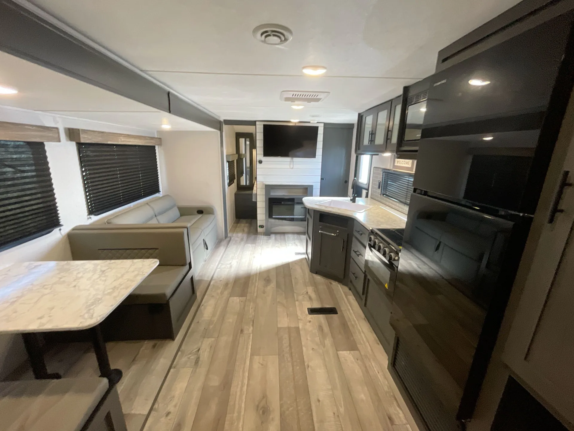 2024 Dutchmen Aspen Trail LE 26BHWE — living area main