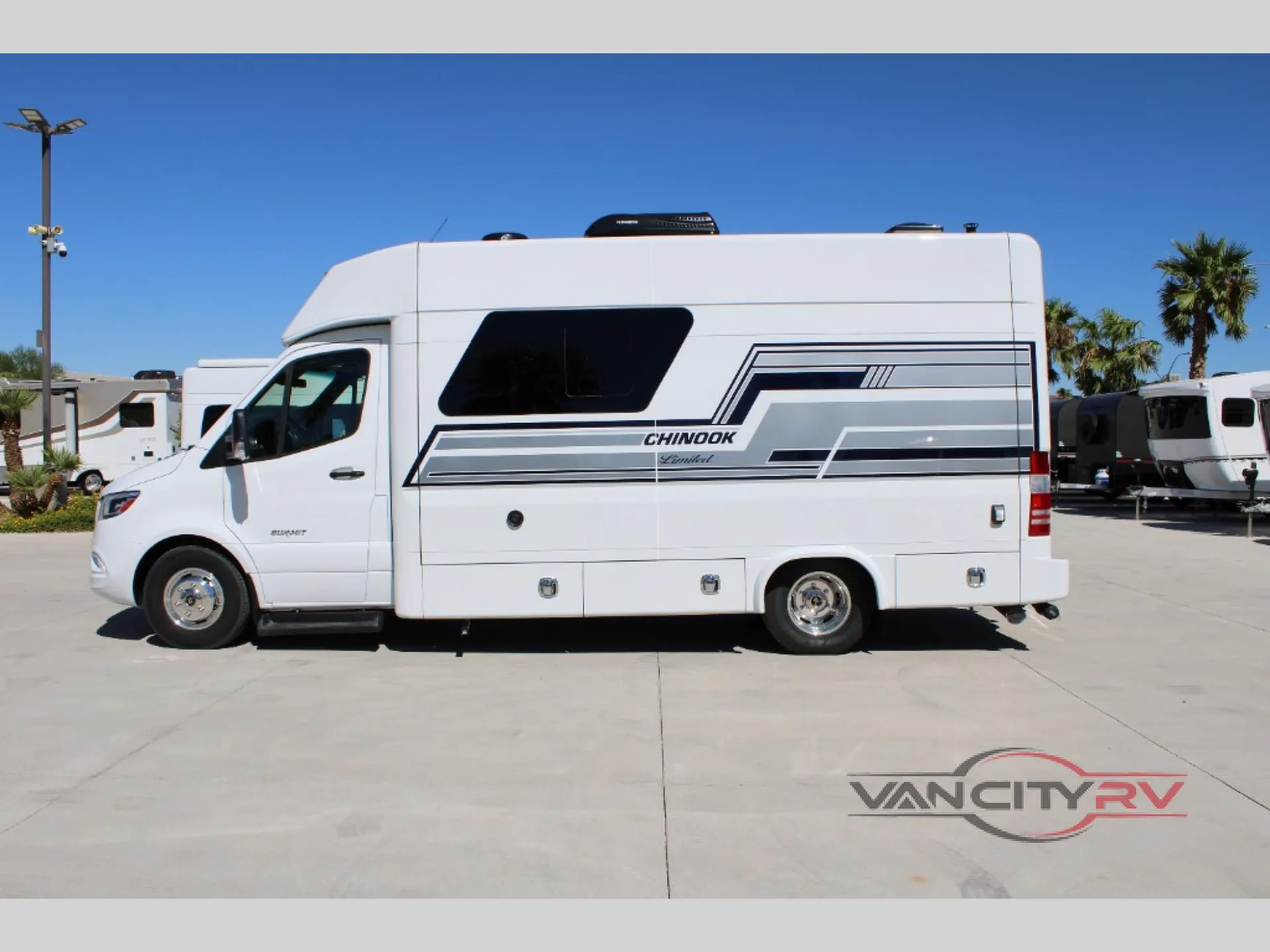 2024 Chinook RV Summit SS - Photo 3