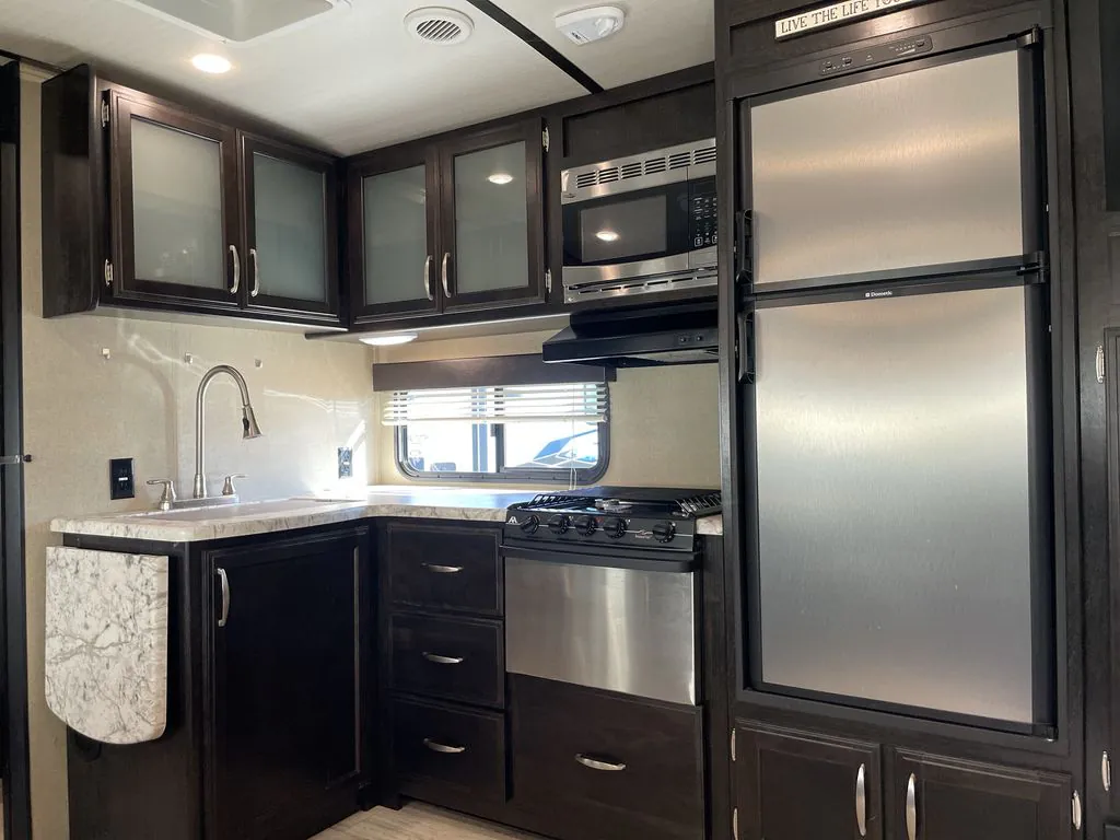 2017 Grand Design Imagine 2800BH, Photos photo 25
