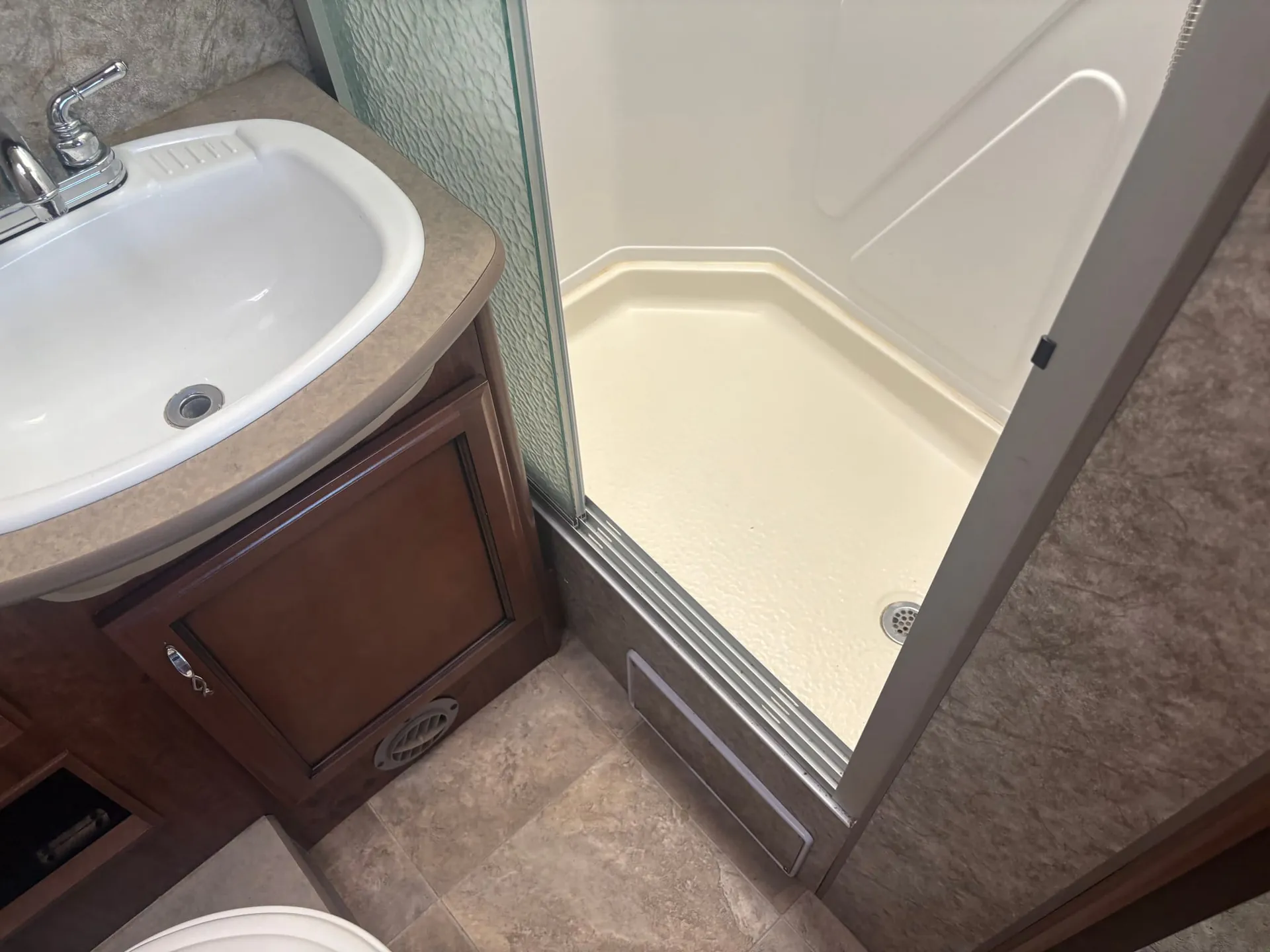 2014 Fleetwood RV Storm 32H - Photo 4