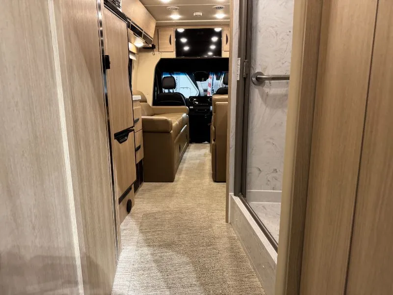 2025 Chinook RV Summit SS, Photos photo 3